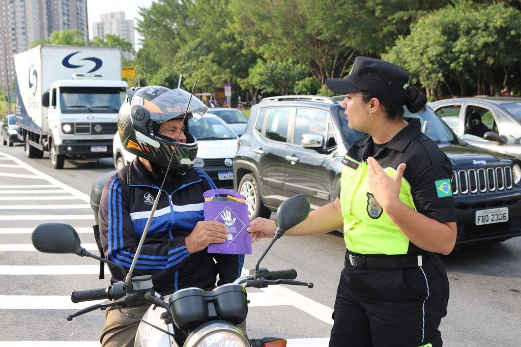 Secretaria de Mobilidade Urbana realiza ação educativa para motociclistas