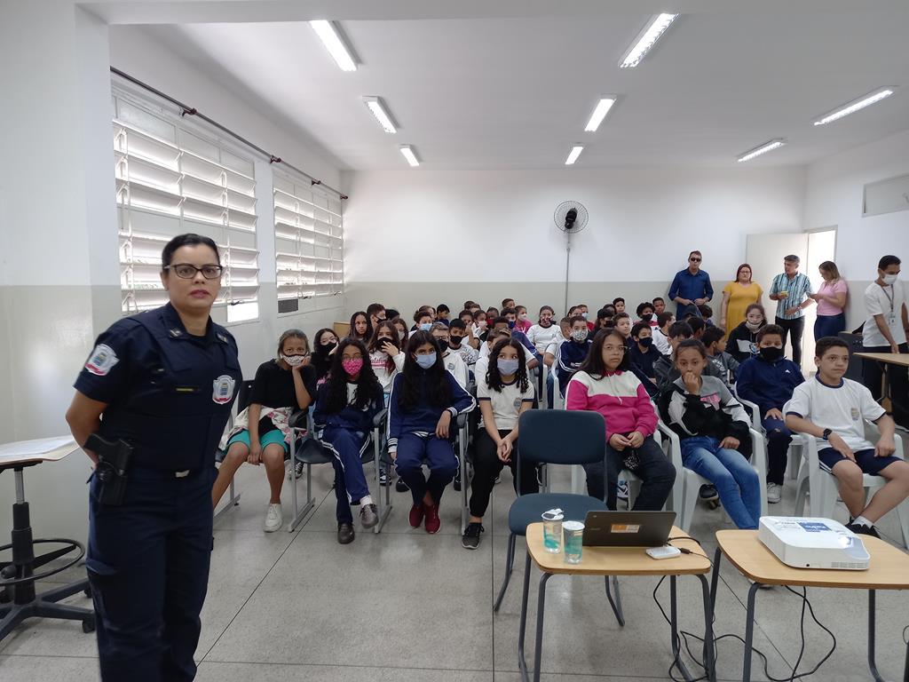 Projeto Guardiã Maria da Penha é tema de palestras nas escolas da rede