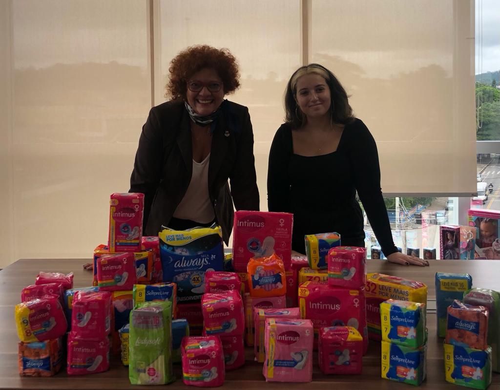 FUNDO SOCIAL RECEBE A DOAÇÃO ABSORVENTE HIGIÊNICO FEMININO
