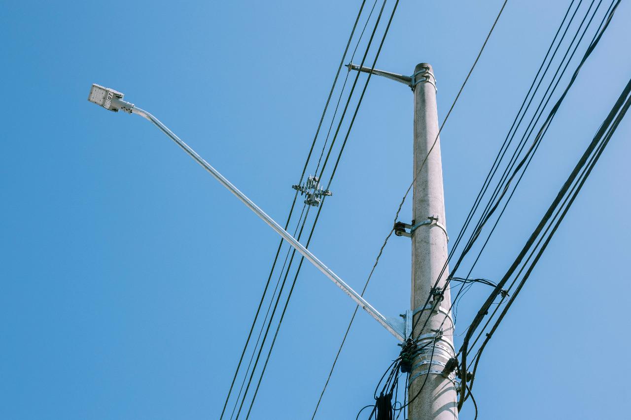 ‘ILUMINA COTIA’ SEGUE MELHORANDO E AMPLIANDO O SERVIÇO DE ILUMINAÇÃO PÚBLICA NOS BAIRROS