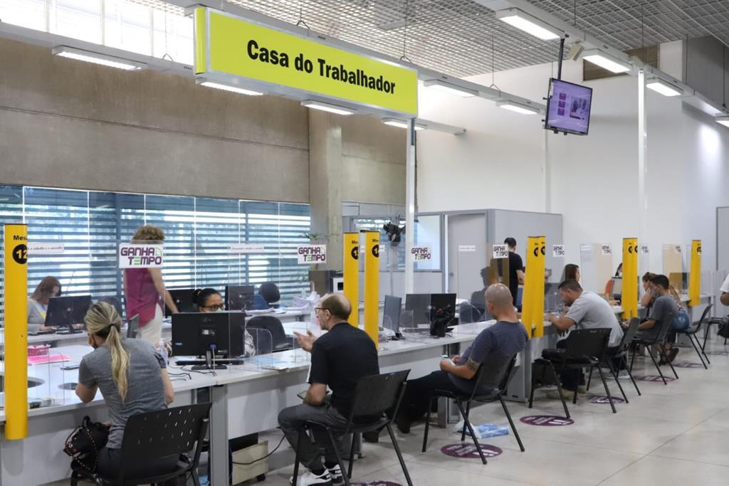 Está aberta seleção para auxiliares de linha de produção, de limpeza e de logística