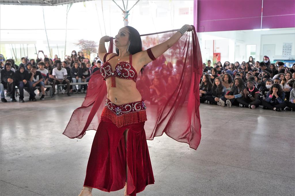 Festival de Dança mobiliza estudantes da Emef Armando Cavazza