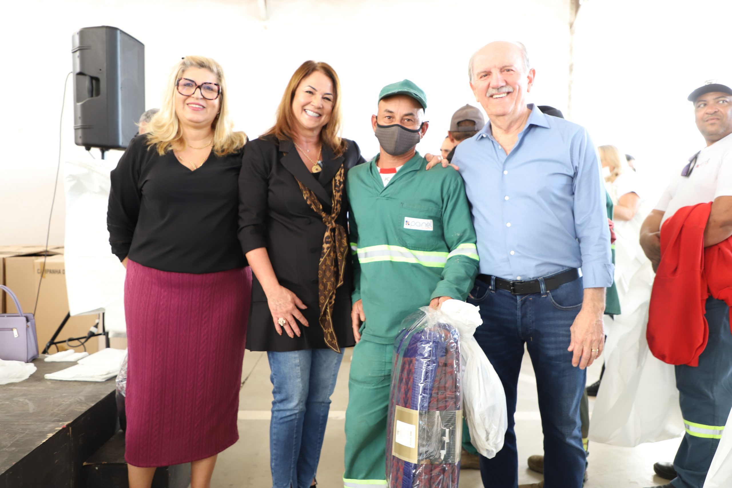 <strong>Campanha do Agasalho chega aos servidores que fazem a limpeza urbana</strong>