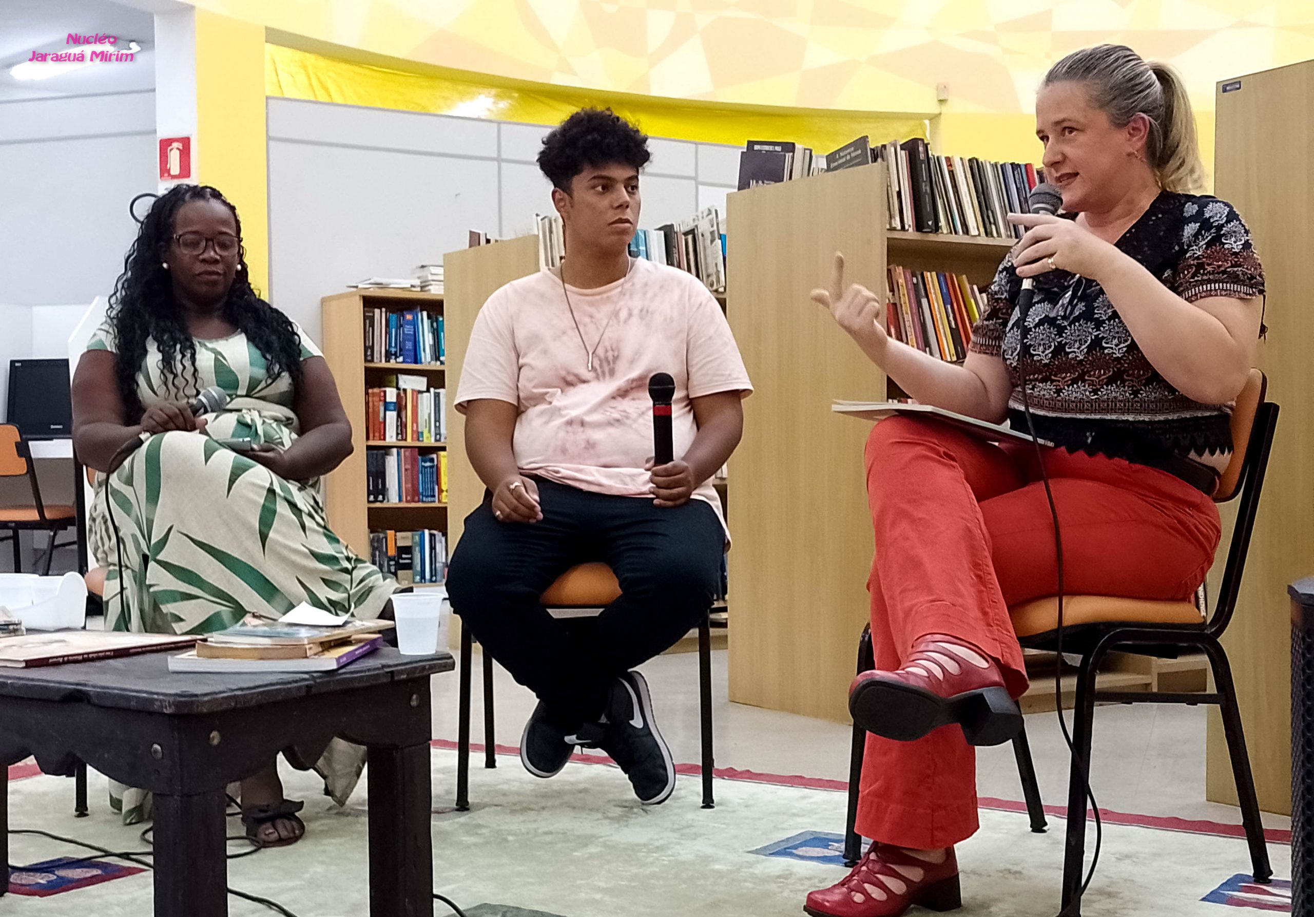 <strong>Roda de Leitores aborda a obra ‘Chamas Vivas’ da escritora barueriense Julia Miranda</strong>