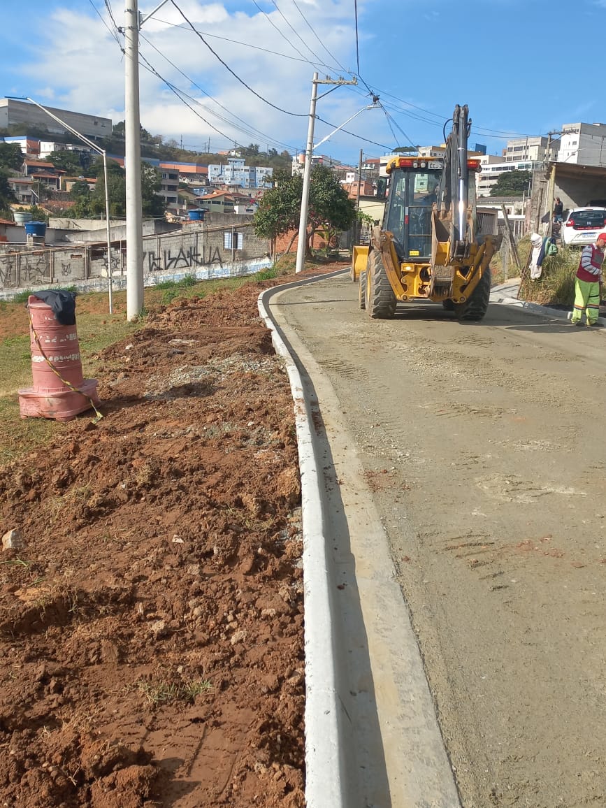 Prefeitura implanta infraestrutura e pavimentação na rua Santa Teresa