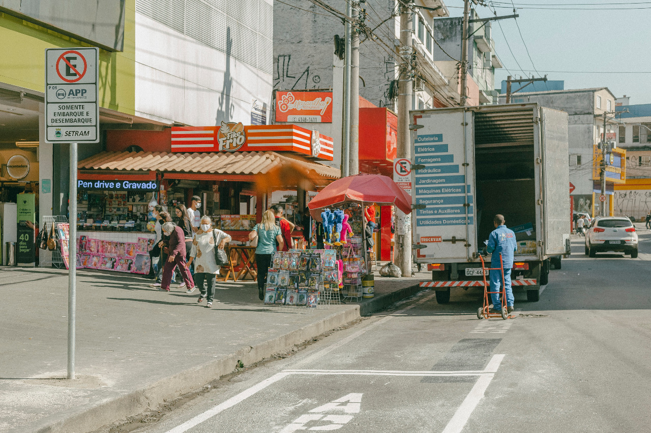 <strong>Prefeitura de Cotia sinaliza as vagas de paradas para transporte de aplicativo</strong>