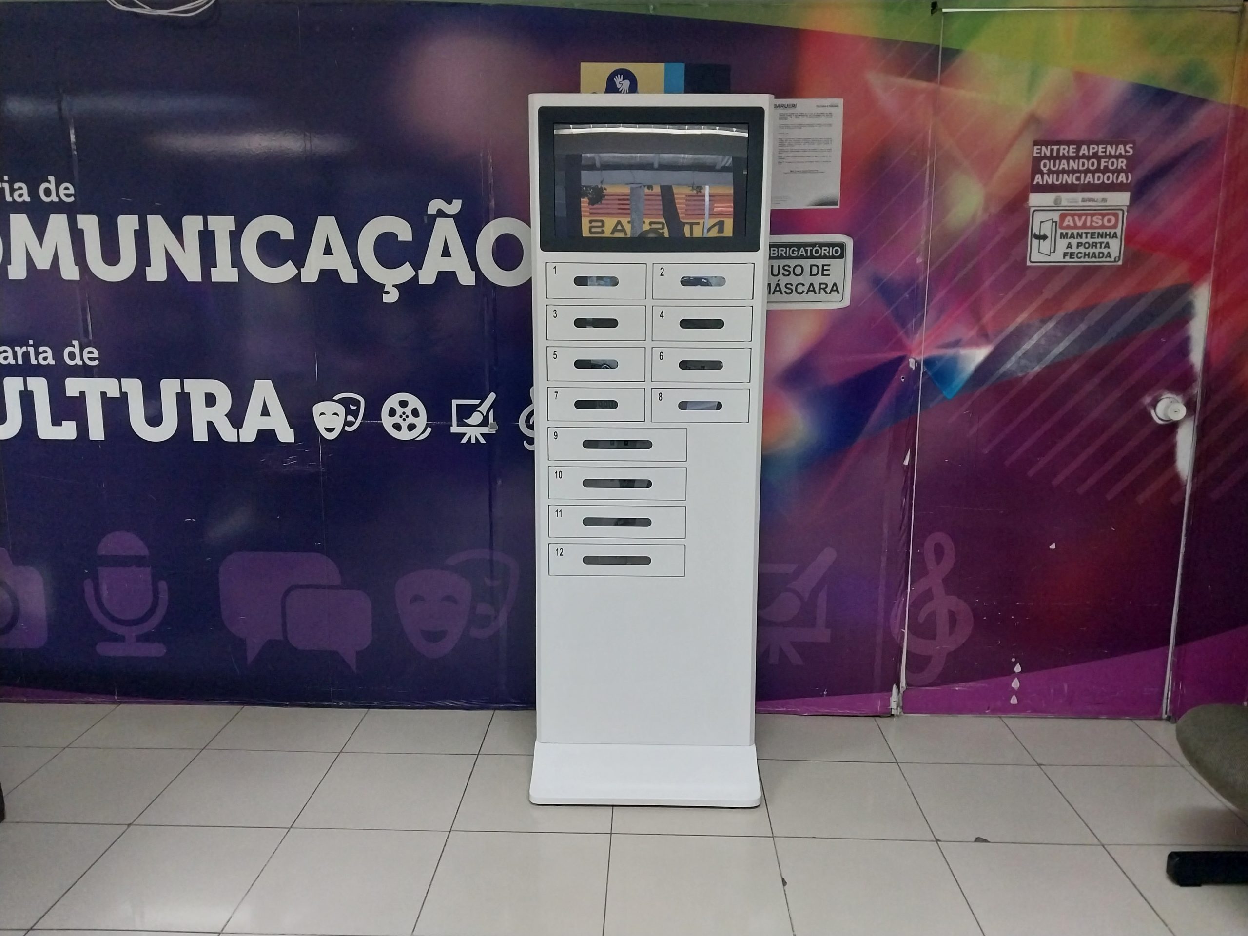 <strong>Prefeitura instala totens para recarga de celular e veiculação de notícias</strong>