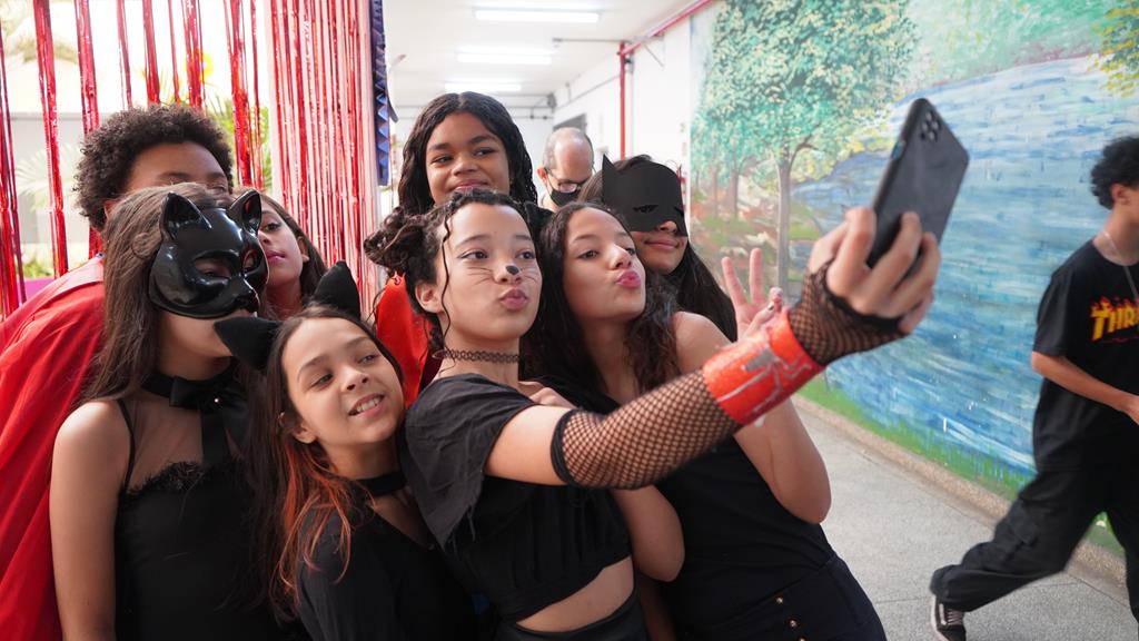 Alunos da Emef Levy realizam evento sobre a história dos super-heróis