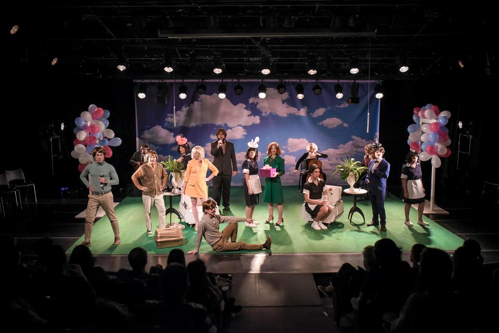 Centro de Eventos recebe o espetáculo teatral gratuito “O aniversário de Jean Lucca”