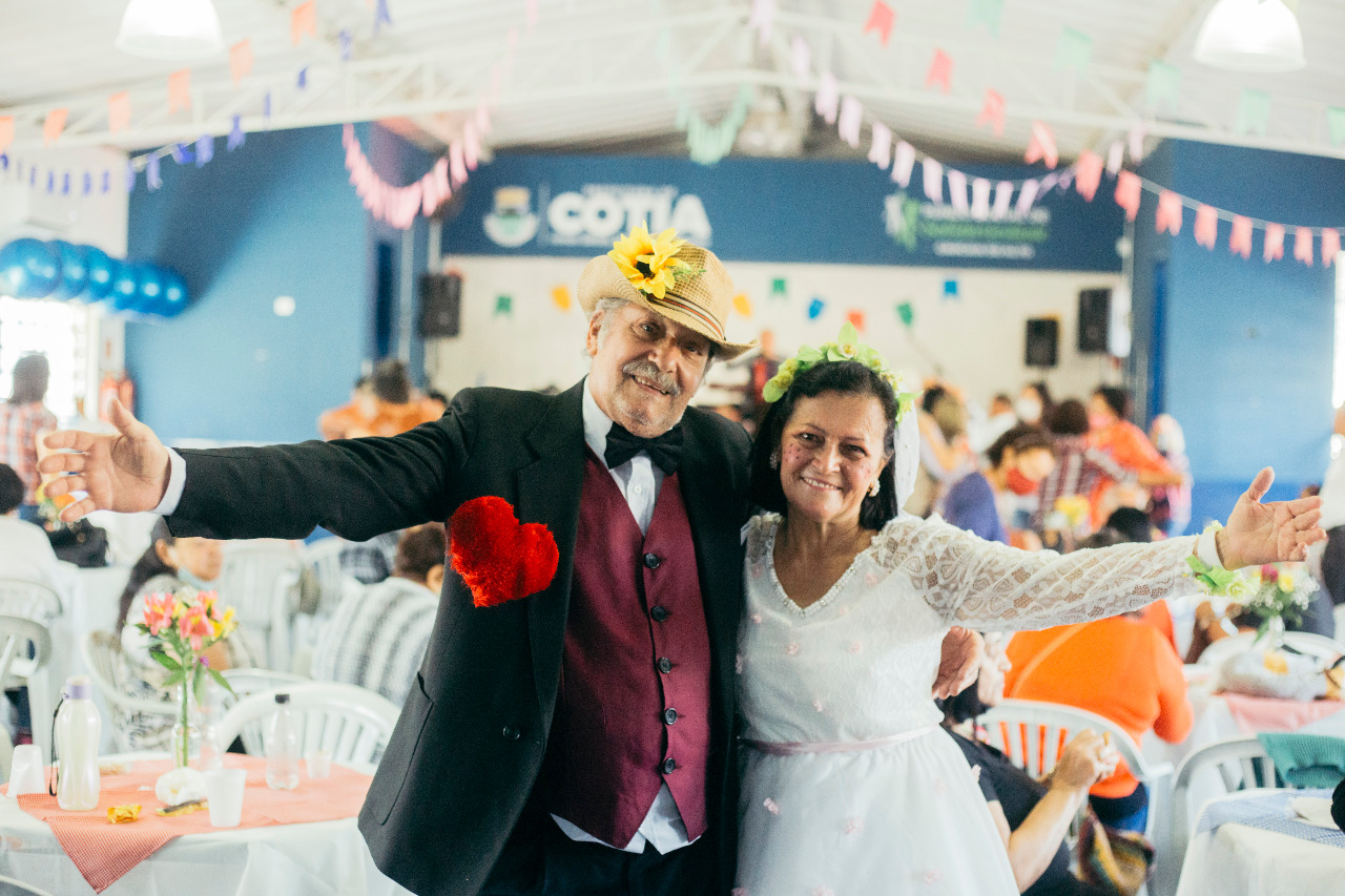 <strong>Em clima ‘julino’ idosos de Cotia retomam o Baile da 3ª idade</strong>