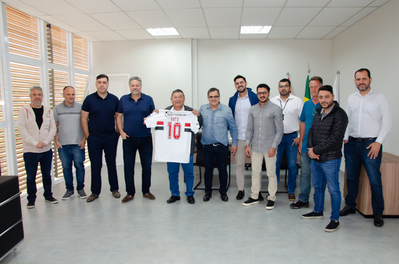 <strong>Doutor Sato recebe diretoria e presidência do Santos e do São Paulo Futebol Clube</strong>