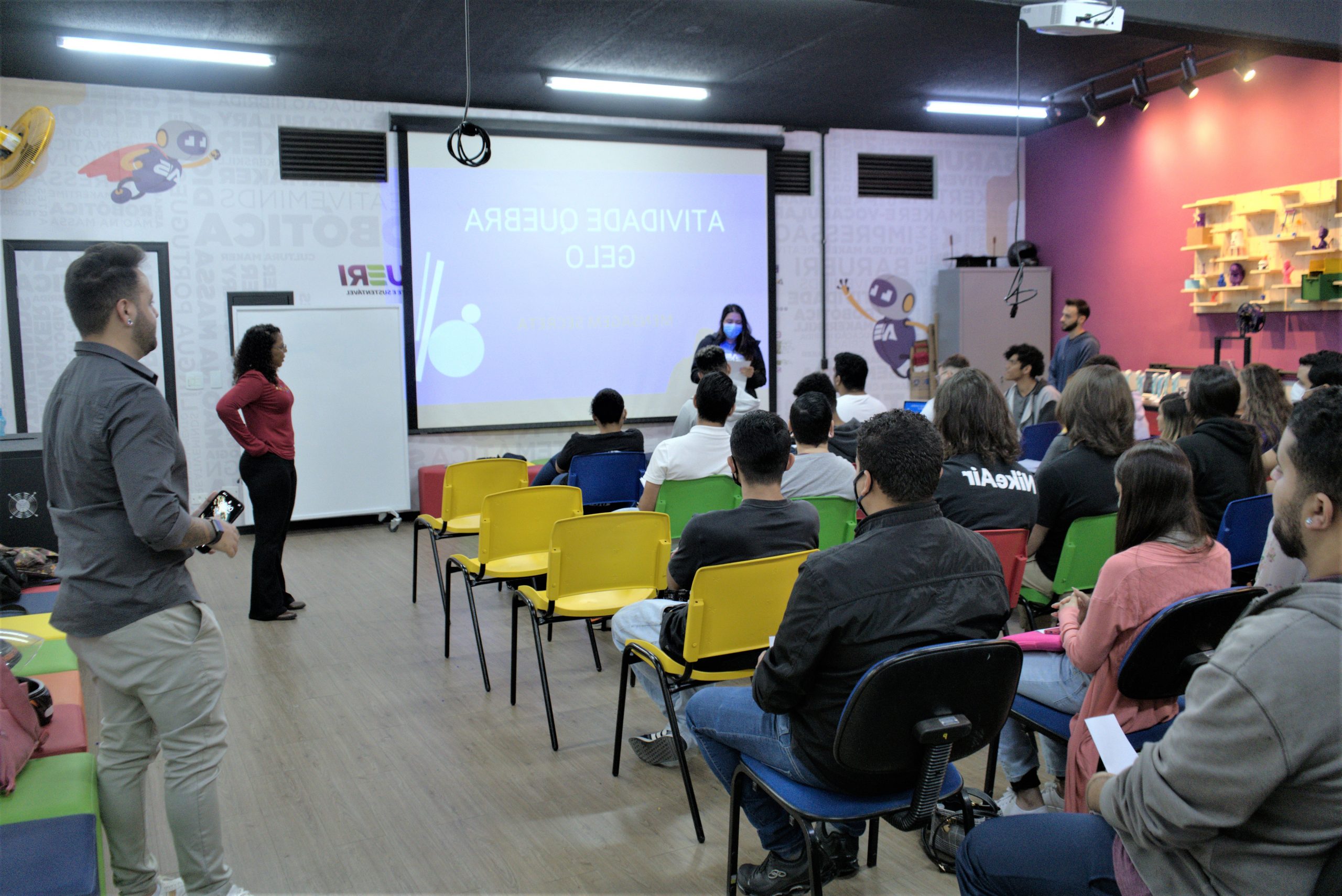 <strong>Professores do projeto Sala Maker passam por treinamento para atender 8 mil alunos</strong>