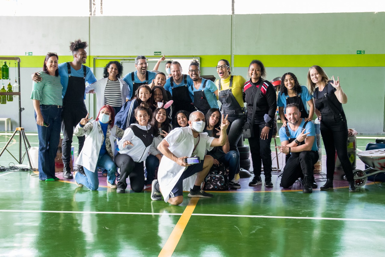 <strong>Orquestra de Sucata promove conscientização ambiental entre&nbsp; alunos da rede</strong>