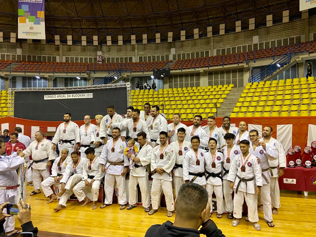 <strong>Equipe de faixas pretas do judô de Jandira fica em 3° lugar no 71° torneio anual Budokan</strong>