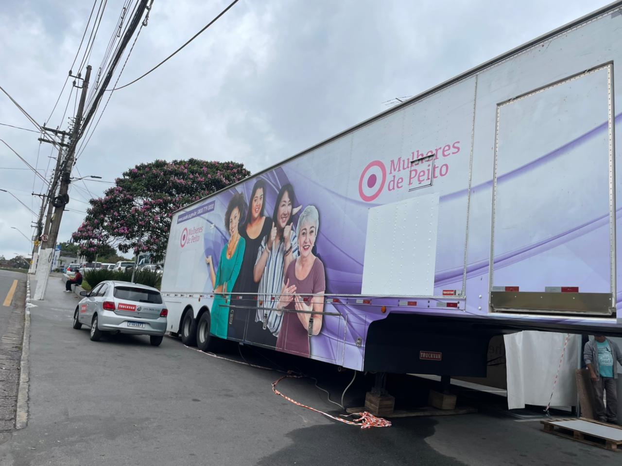 Cotia recebe a carreta da mamografia ‘Mulheres de Peito’ entre os dias 9 e 20 de agosto