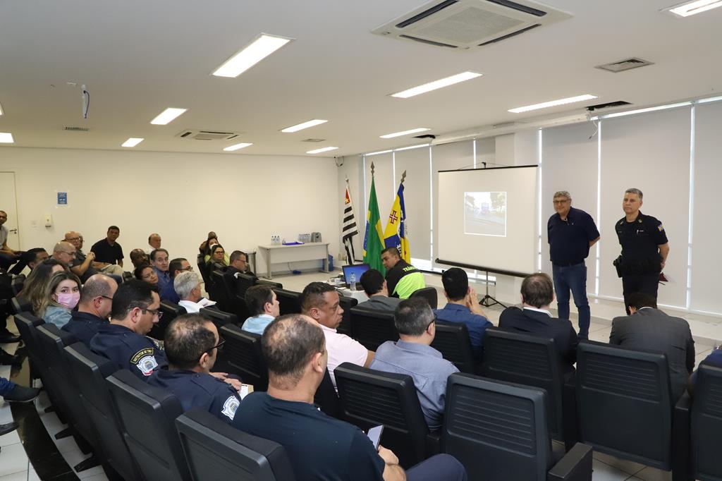 Lei contra a “rabeira” é discutida com entidades de Barueri