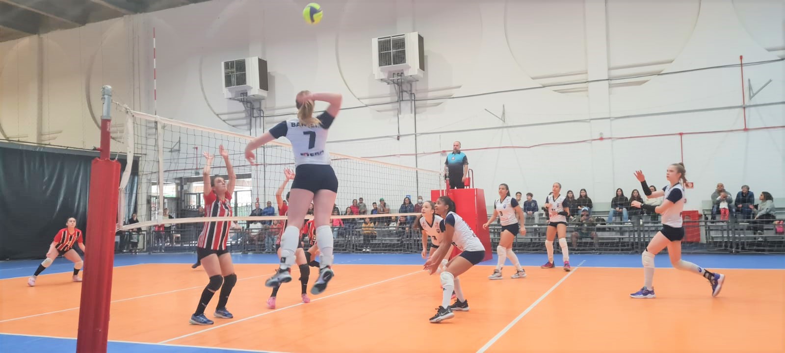 <strong>Barueri Esporte Forte Sub-15 vence São Paulo&nbsp; pelo Campeonato Metropolitano de Vôlei</strong>