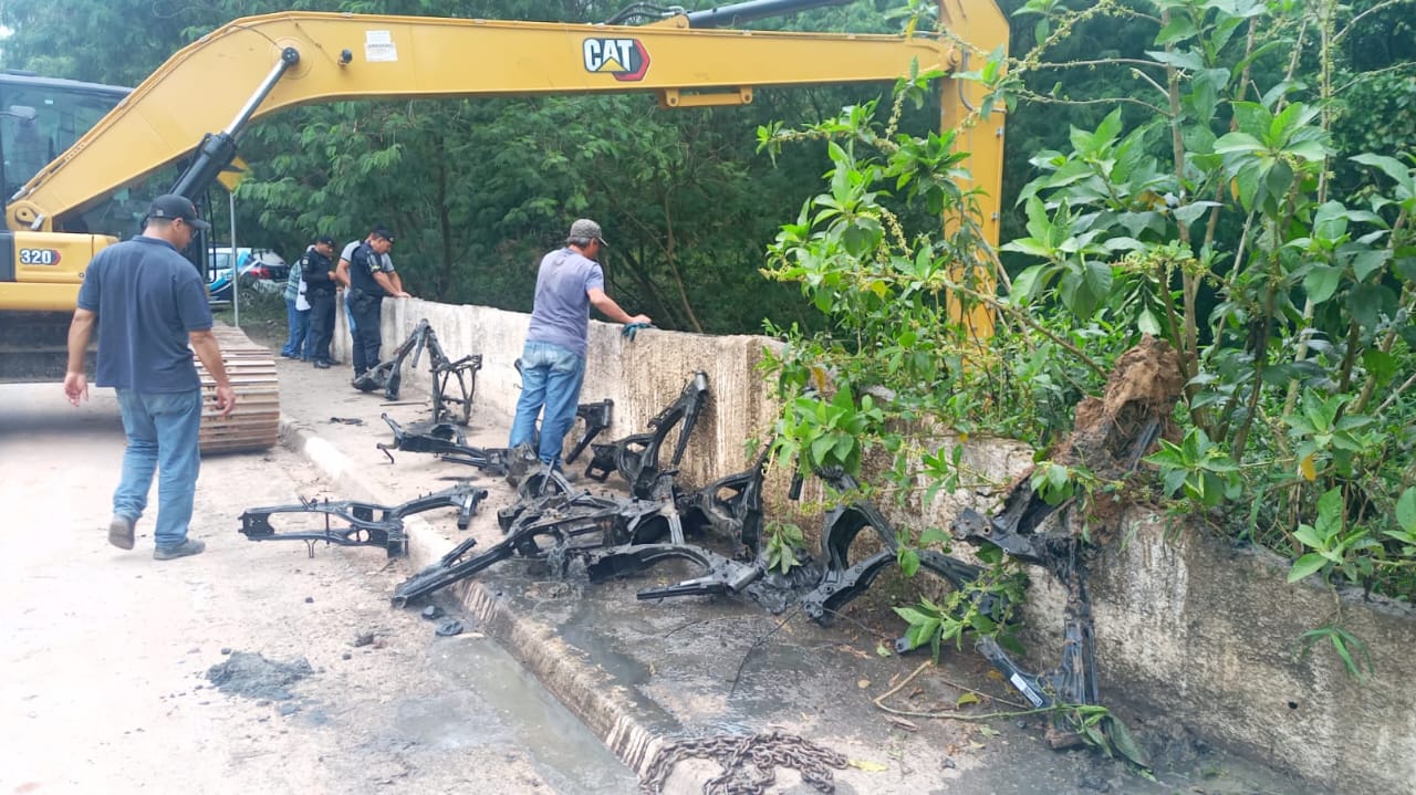 <strong>Funcionários de Obras Cotia localizam desova de quadros de motos roubadas</strong>