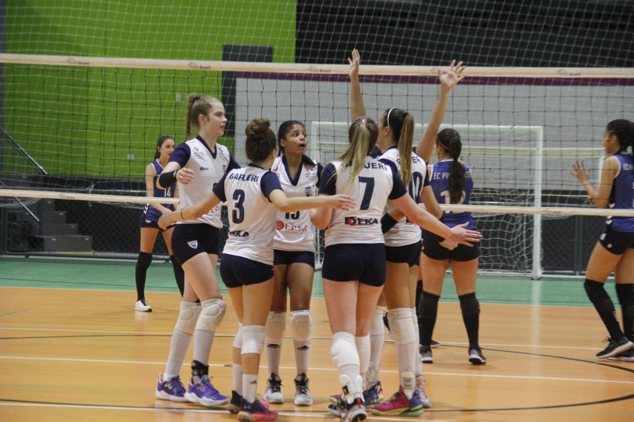 <strong>Barueri Esporte Forte Sub-15 vence mais uma vez no Campeonato Metropolitano de Vôlei</strong>