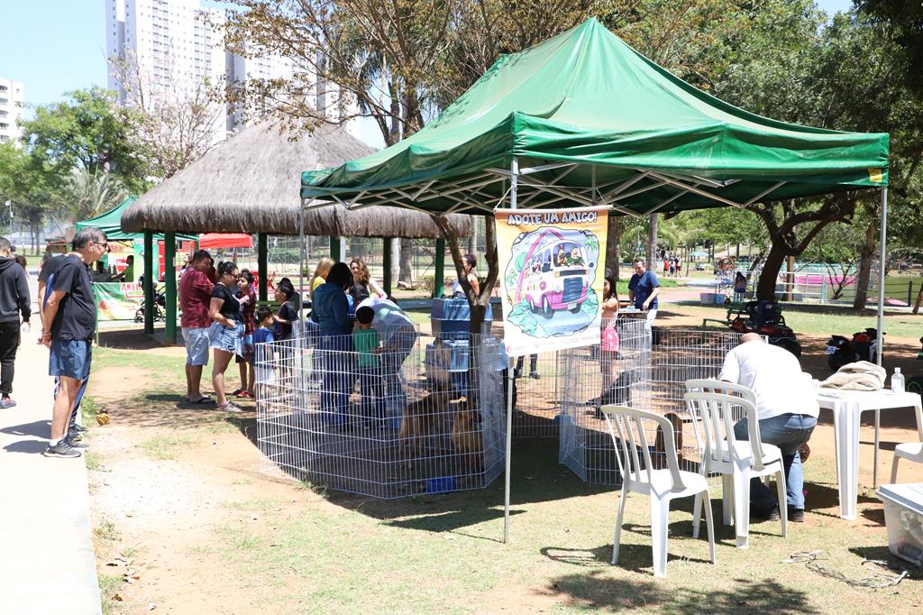 Feira de Adoção de Cães continua em outubro em três parques da cidade