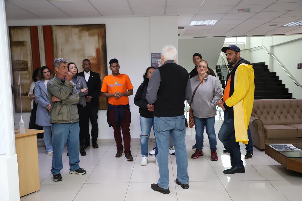 Bolsistas do Renascer visitam Paço Municipal