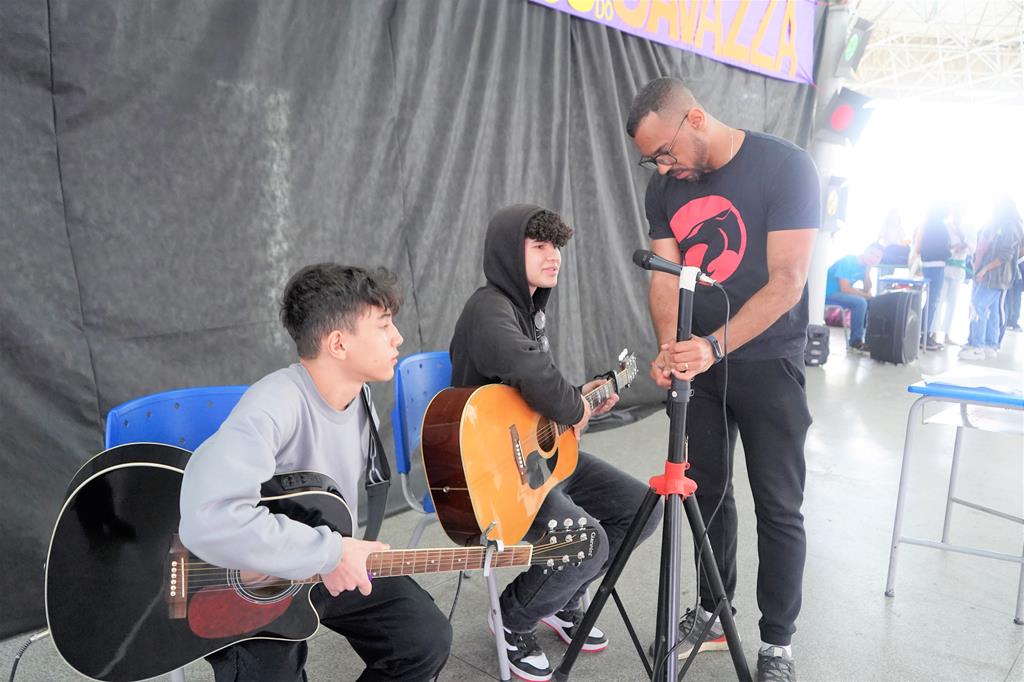 Música, pintura e dança abrilhantaram Show de Talentos do Cavazza