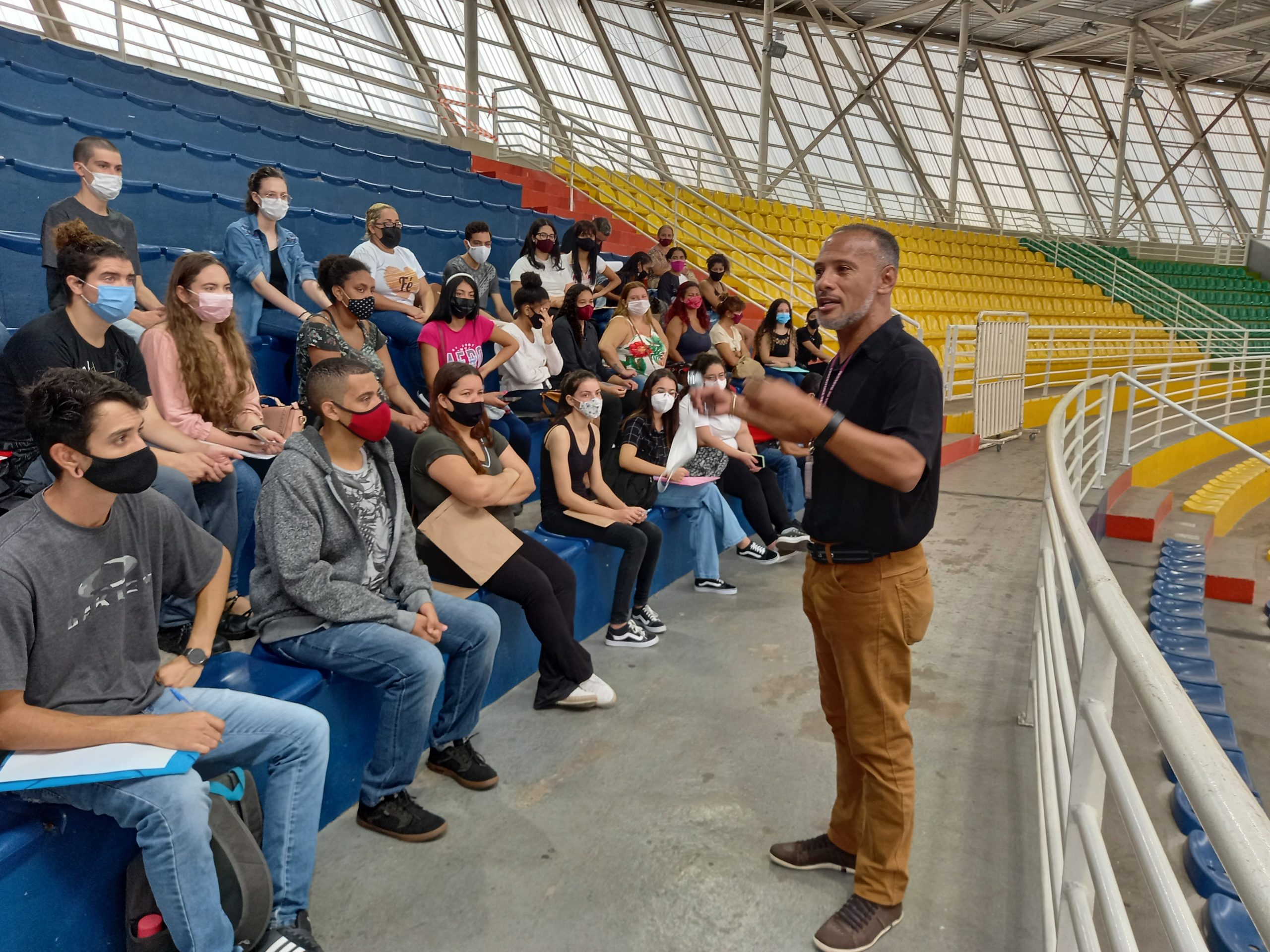 <strong>Supermercado São Vicente abre seleção para oito funções</strong>&nbsp;