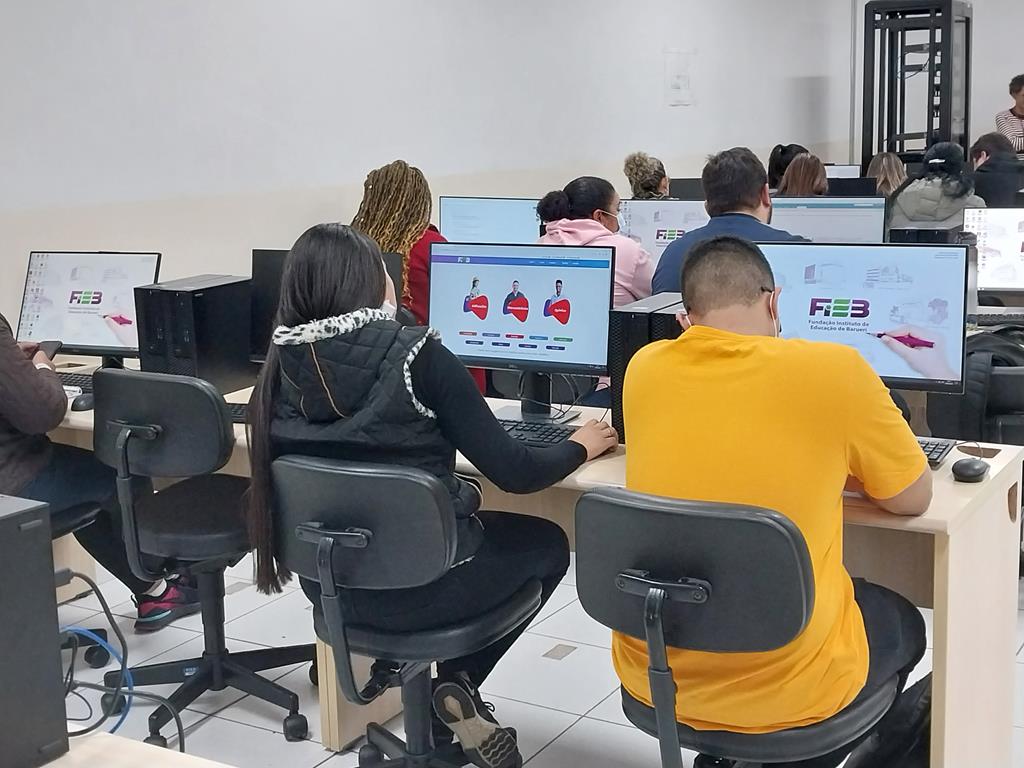 Servidores da Saúde recebem curso de atualização em vacinas