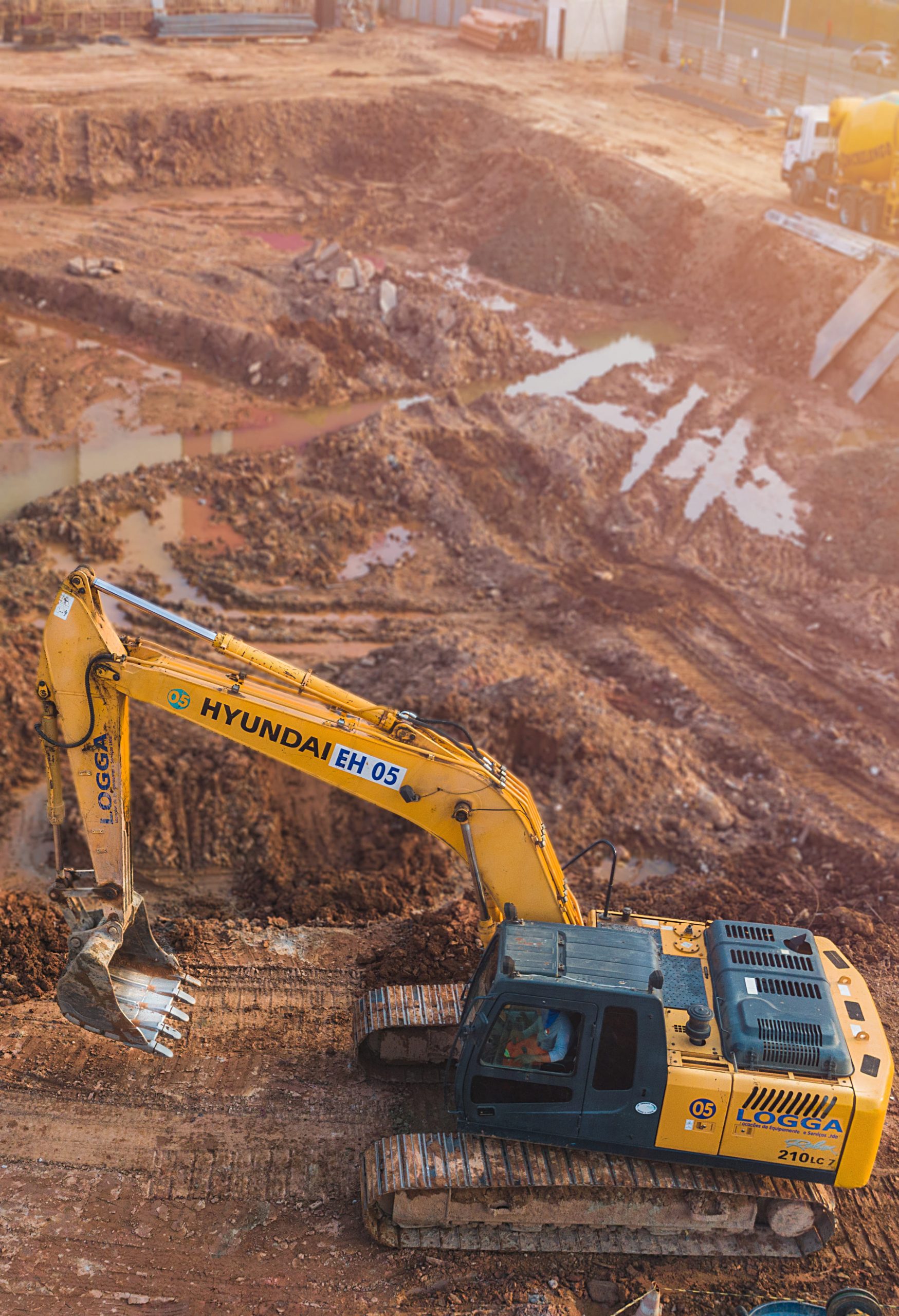 <strong>Prefeitura dá início a obras do piscinão do córrego Laranja Azeda, no Jardim Silveira</strong>&nbsp;