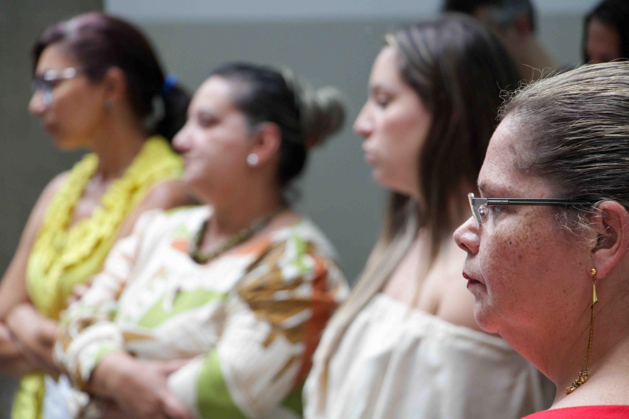 <strong>Outubro Rosa: servidoras de Cotia acompanham palestra e oficina de mama</strong>