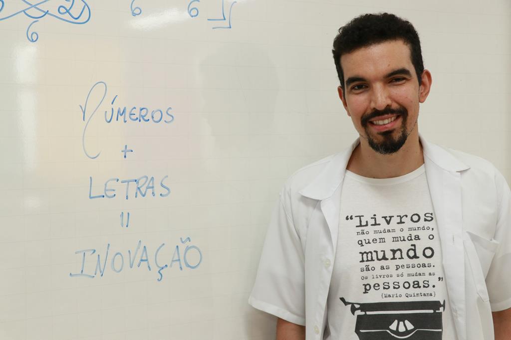 Somando palavras: professor de matemática ganha prêmio de literatura