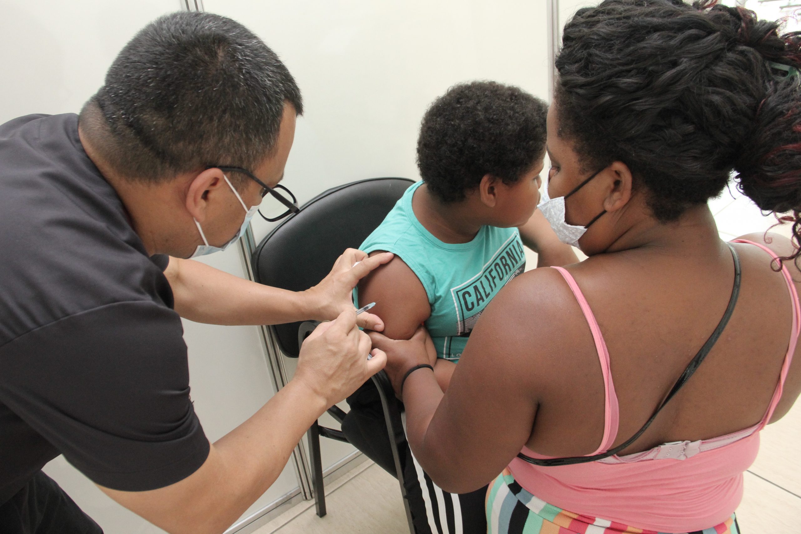 <strong>Começa vacinação contra Covid para crianças de seis meses a menores de três anos</strong>