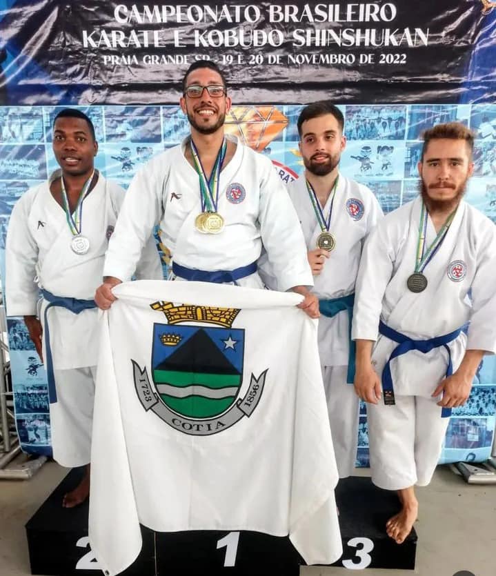 <strong>Karateca de Cotia conquista três ouros e um bronze no Campeonato Brasileiro</strong>