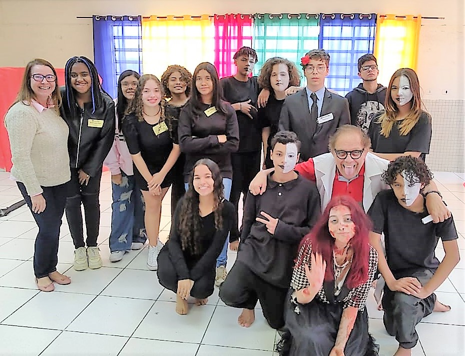 <strong>Alunos da Emef Padre Luiz fazem sucesso com espetáculo teatral</strong>