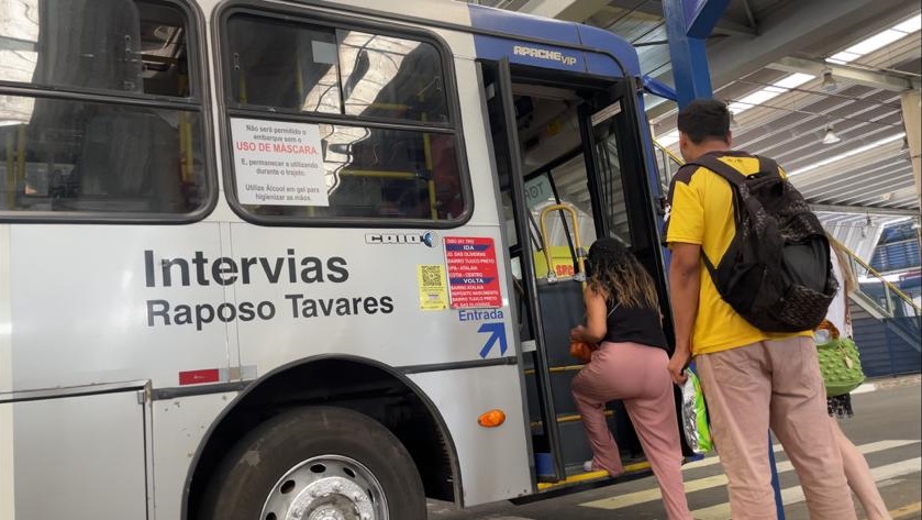 <strong>Prefeitura de Cotia volta a obrigar uso de máscaras no transporte coletivo</strong>