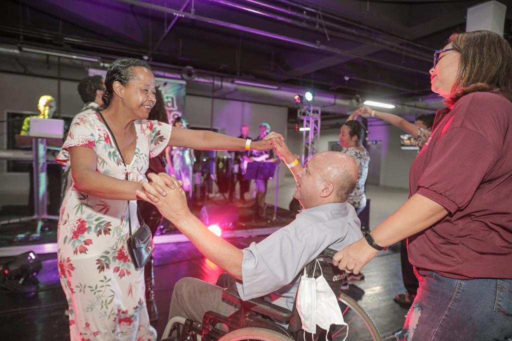 Baile celebra Dia Internacional da Pessoa com Deficiência na Praça das Artes