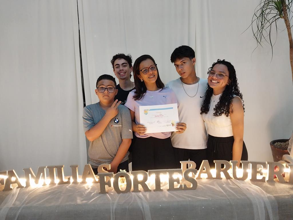 Barueri forma novas turmas do programa Famílias Fortes e recebe prêmio em Brasília