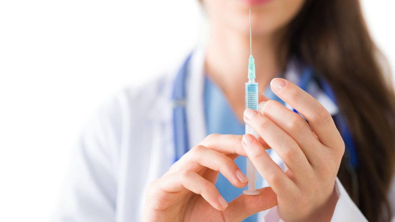 Vacinação contra a Covid-19: 2ª dose adicional chega ao público 18+