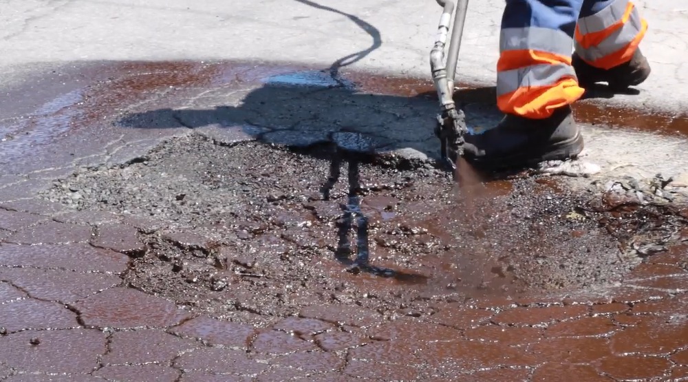 <strong>80 toneladas de massa asfáltica: Prefeitura de Jandira realiza maior operação tapa-buraco da cidade</strong>