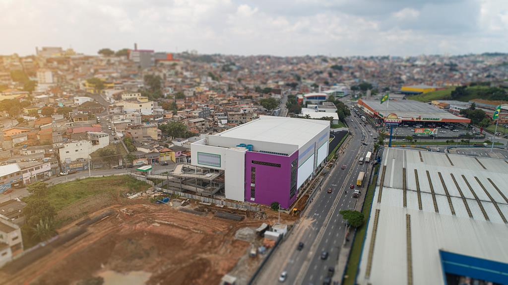 Obra do Complexo Esportivo do Jardim Silveira recebe últimos acabamentos