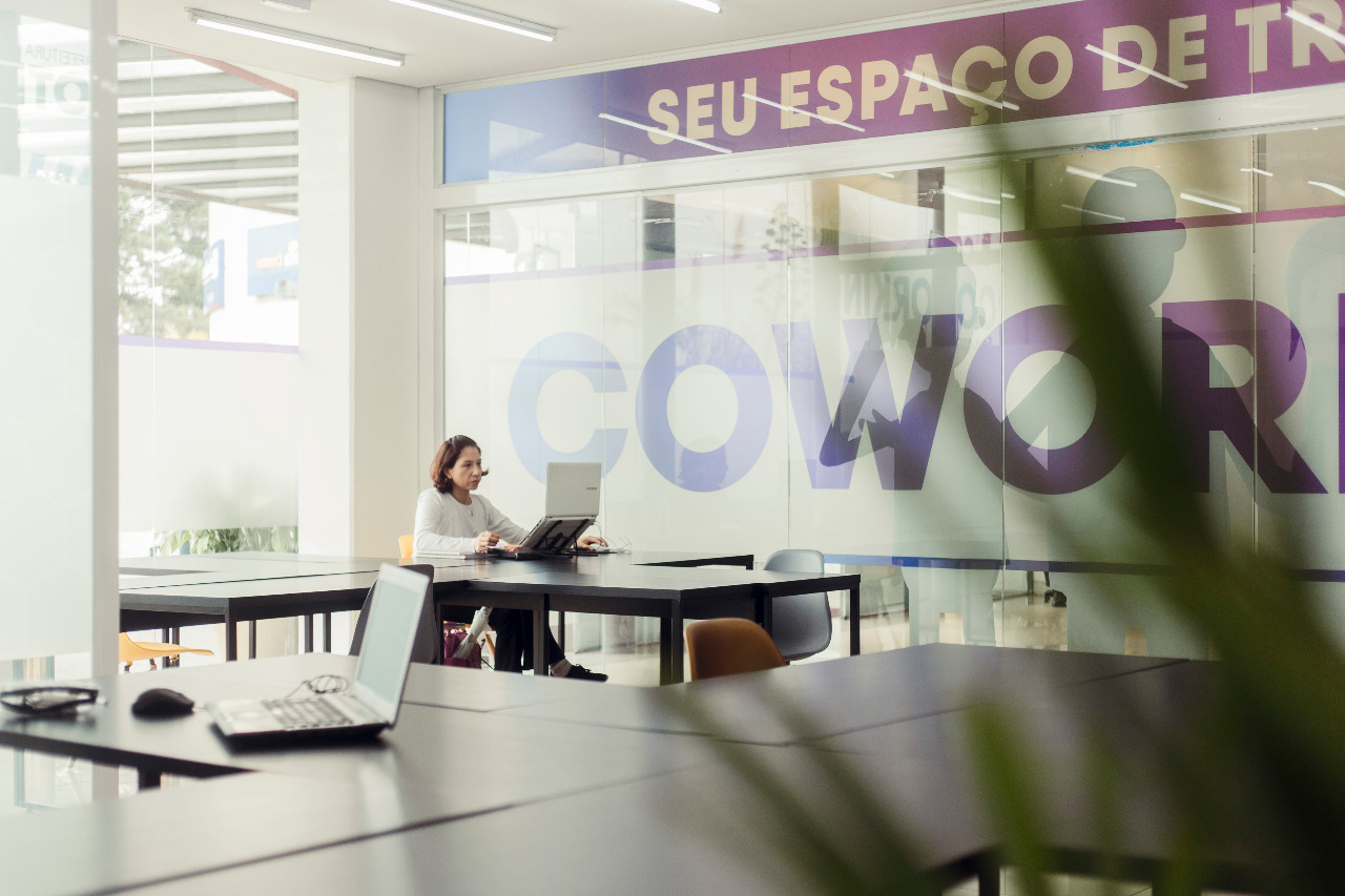 <strong>PREFEITURA ENTREGA ESPAÇO DE TRABALHO COMPARTILHADO PARA EMPREENDEDORES E AUTÔNOMOS DE COTIA</strong>