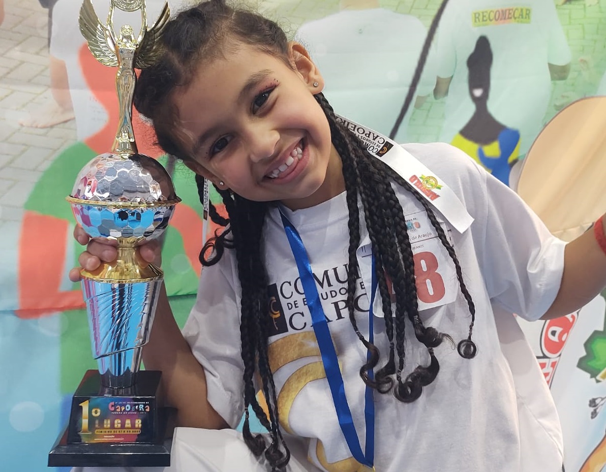 Capoeirista mirim de Cotia fica no lugar mais alto do pódio nos Jogos Institucionais