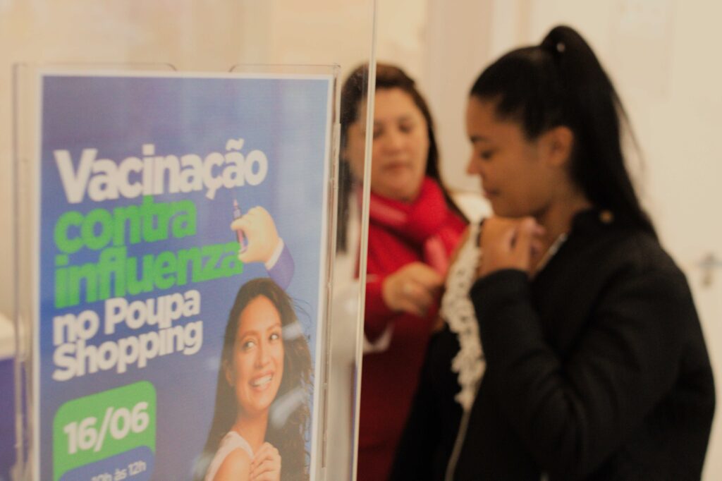 Em parceria com shoppings, Cotia aplica vacina contra a gripe na população