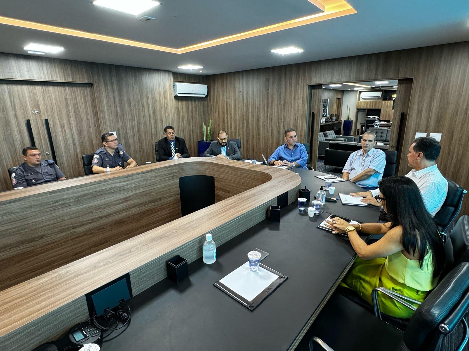 Prefeitura e autoridades de segurança pública se reúnem para estreitar parcerias